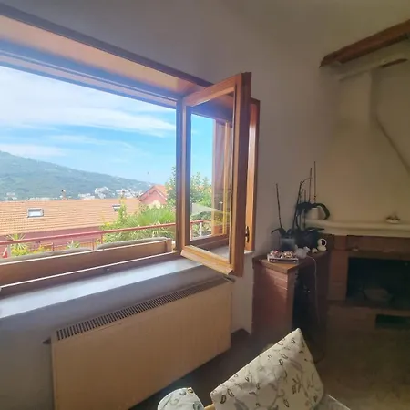 Marcella-villetta Con Giardino Nyaraló